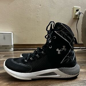 Women’s Size 6 Under Armour HOVR Highlight Ace Hightop Volleyball Shoes